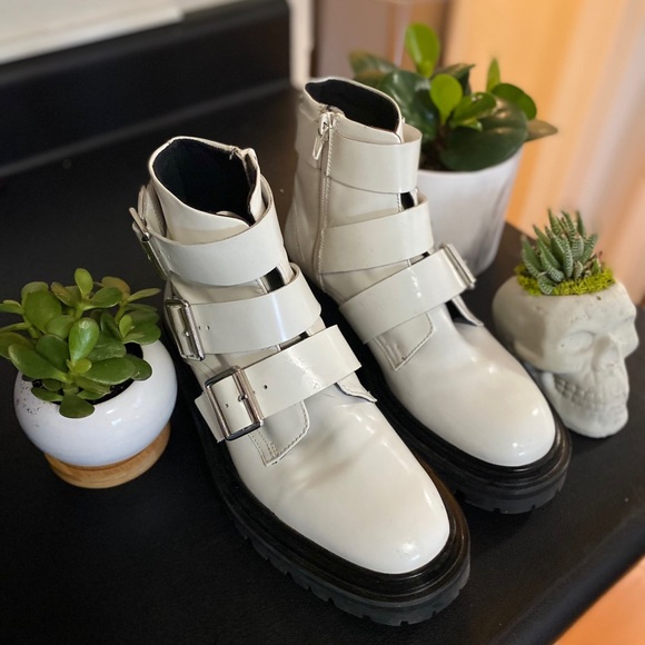 Aviate premium Leather Biker Boots In White - Picture 7 of 8